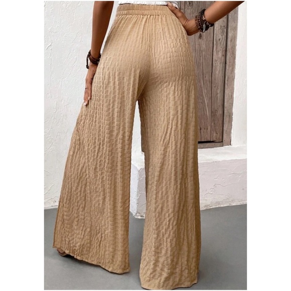 Solid Split Leg Hem Belted Wide Leg Palazzo Pants - Picture 5 of 6